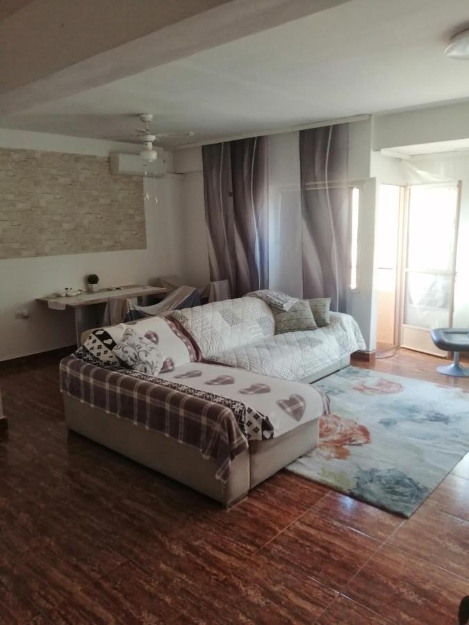 Schoene Wohnung Mit Wifi Und Parkplatz Auf Der Strasse Oliva Esterno foto